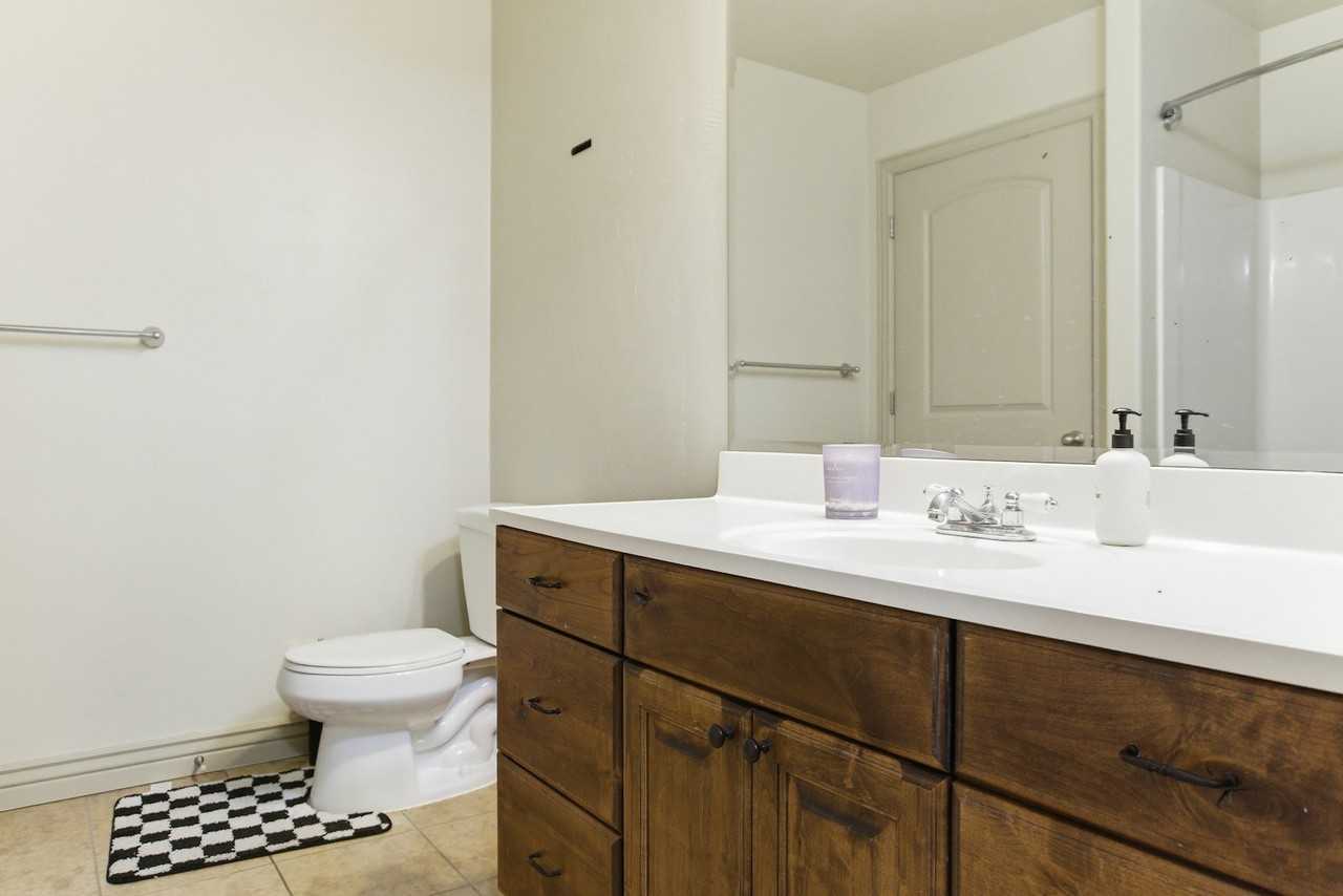114 West 975 North, Unit C - Photo 6 of 6