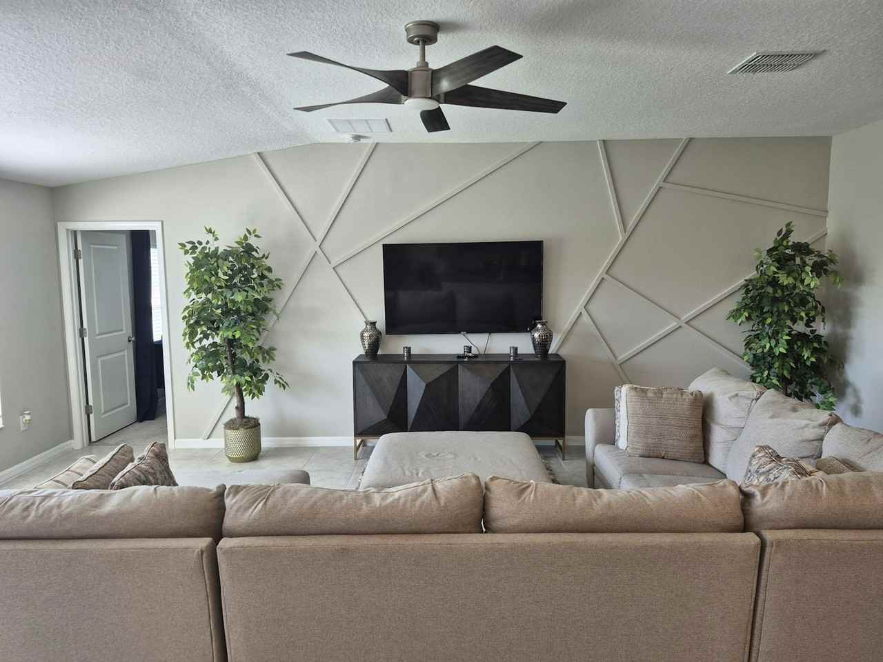 7033 King Creek Drive - Photo 4 of 23