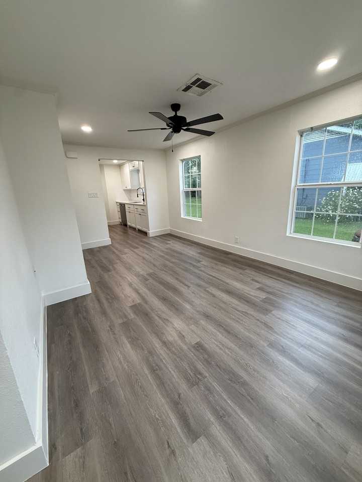 2604 Avenue C #1 - Photo 4 of 20