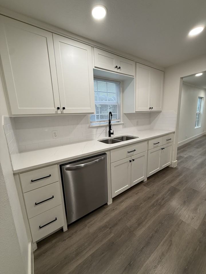 2604 Avenue C #1 - Photo 6 of 20
