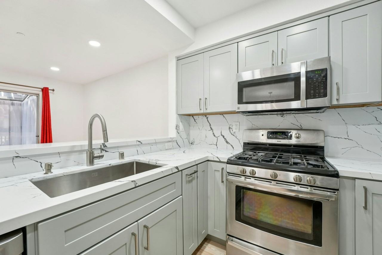 7011 Rodling Drive, Unit E - Photo 4 of 18