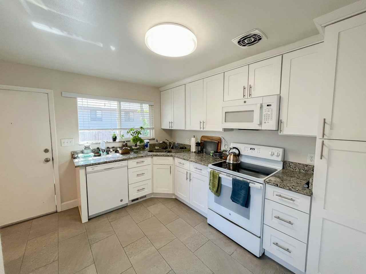 2272 East Panorama Way, Unit A - Photo 5 of 9