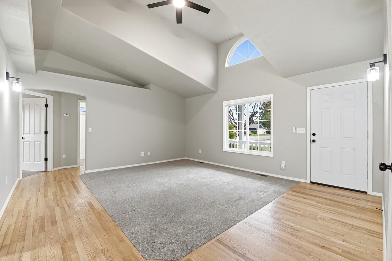 2901 N Valam Ave - Photo 2 of 16
