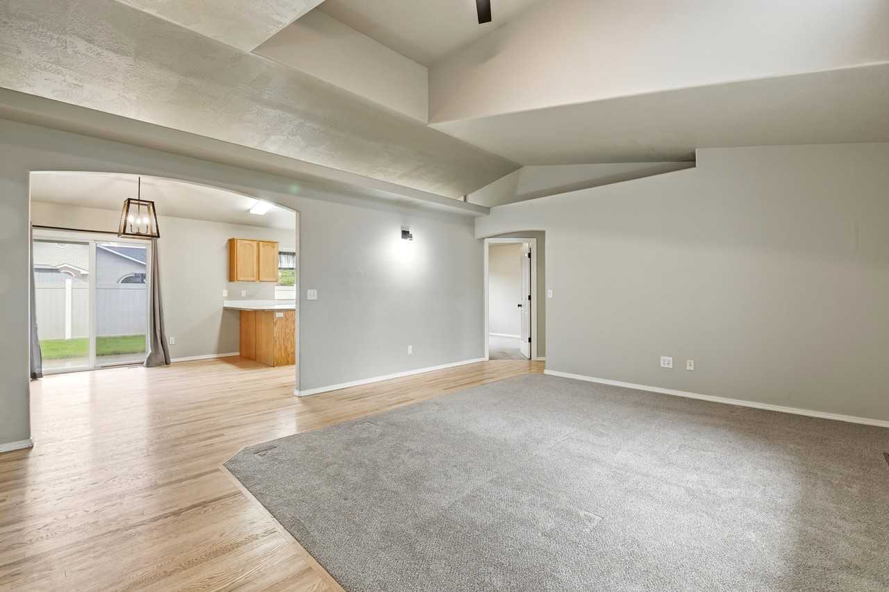 2901 N Valam Ave - Photo 3 of 16