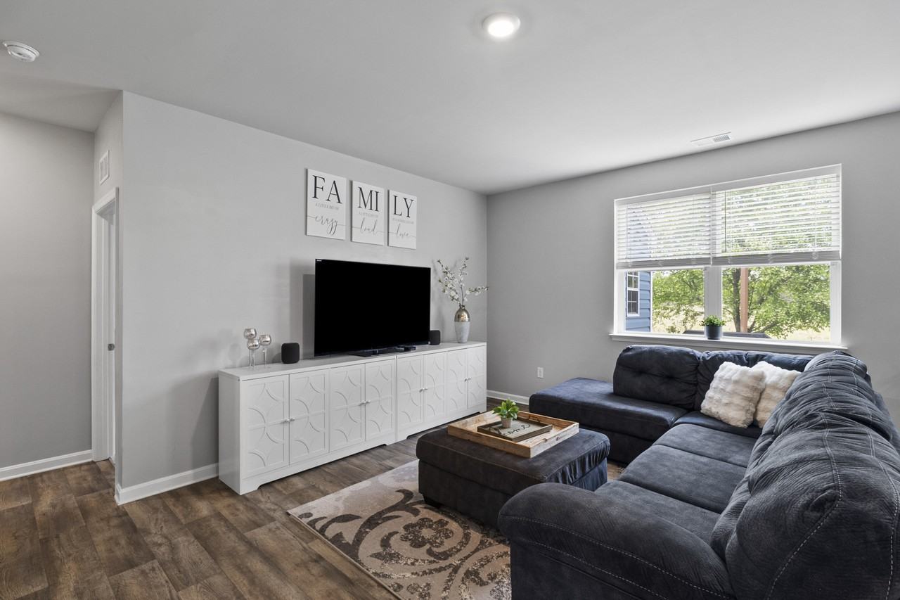 20576 Smithfield Cir #1 - Photo 4 of 50
