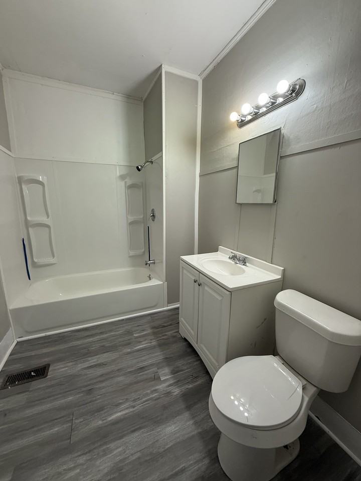 528 Oregon St #1 - Photo 5 of 10