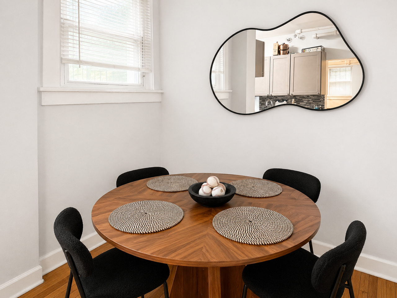 652 W Oakdale Ave #G - Photo 7 of 9