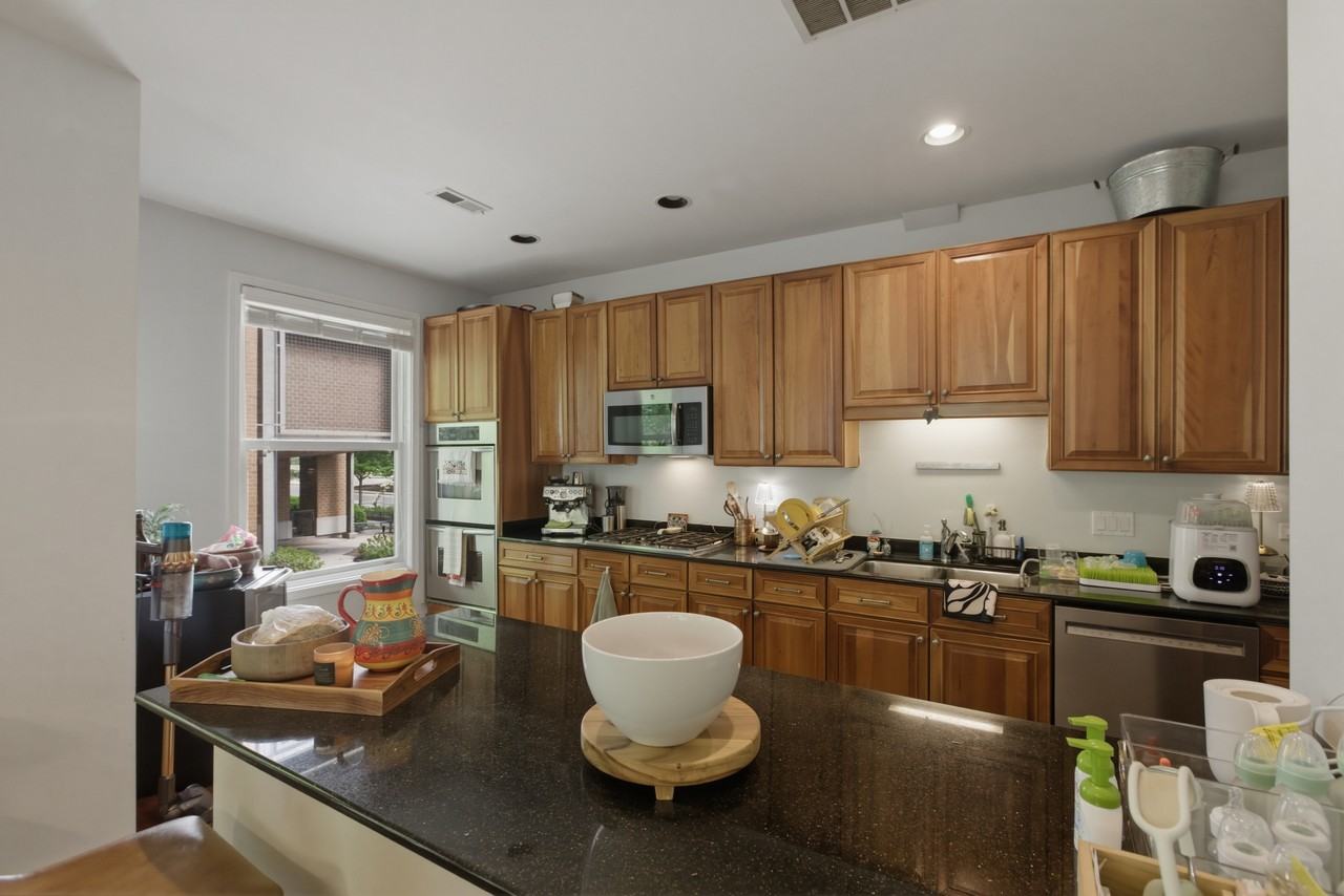 1323 S Indiana Pkwy #TH - Photo 6 of 23