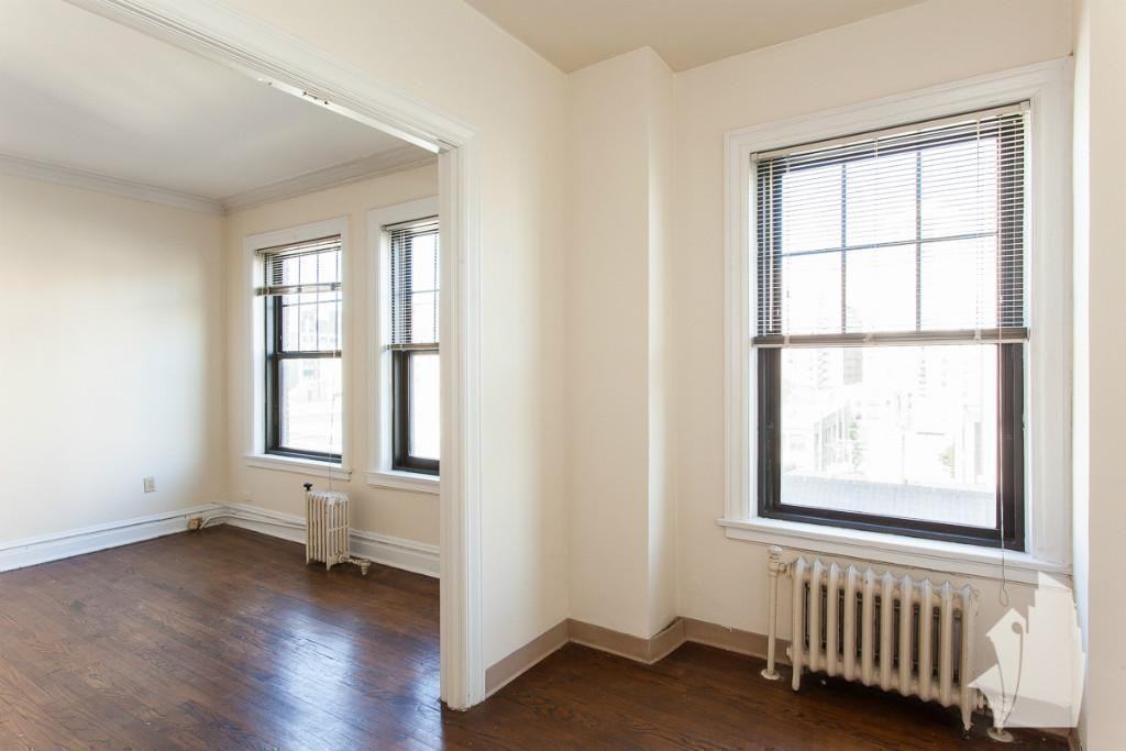 540 W Briar Pl #2F - Photo 7 of 8