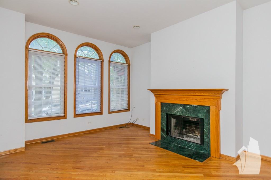 2732 N Wayne Ave #1 - Photo 3 of 13
