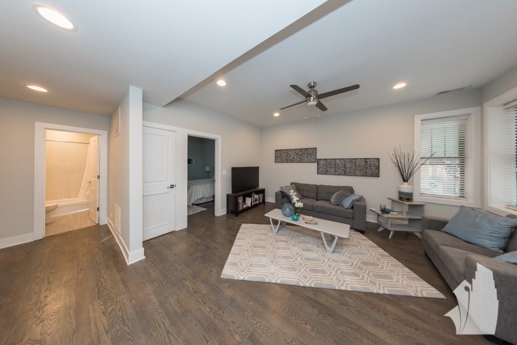 2618 N Rockwell St #2618-2R - Photo 3 of 15