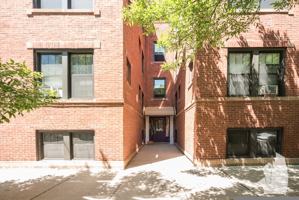 featured image of 2612 W Gunnison St