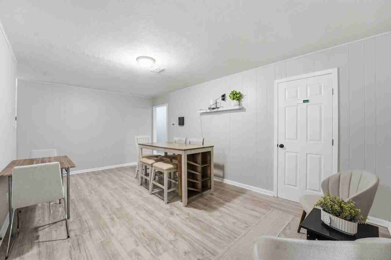 Mulberry Ln - Photo 5 of 35
