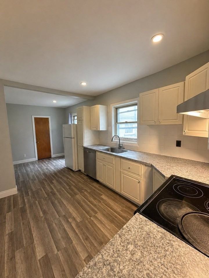 2991 Av Laurier E - Photo 2 of 7