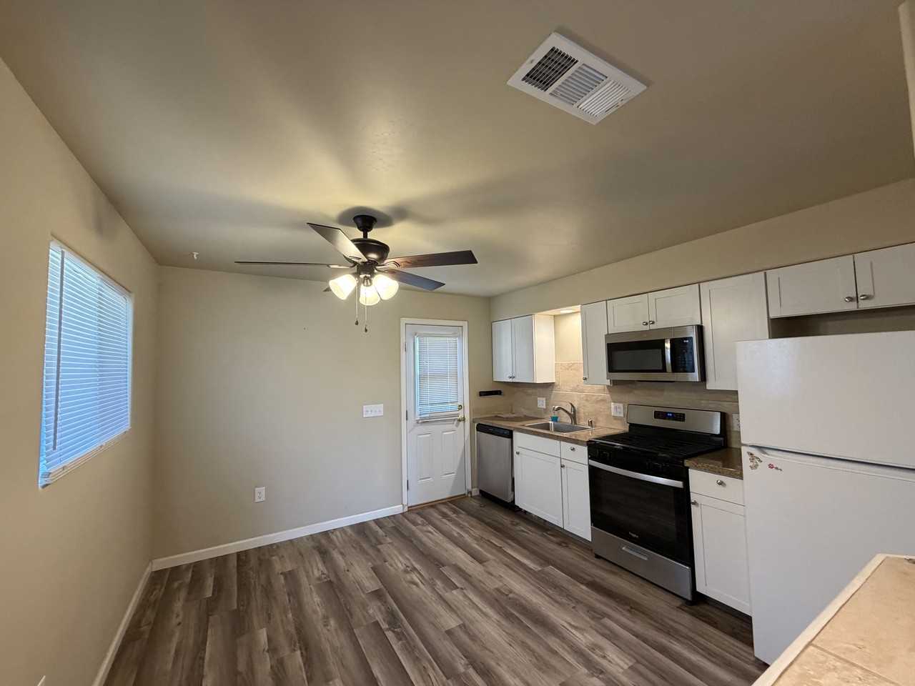 205 Warren Ave - Photo 3 of 11