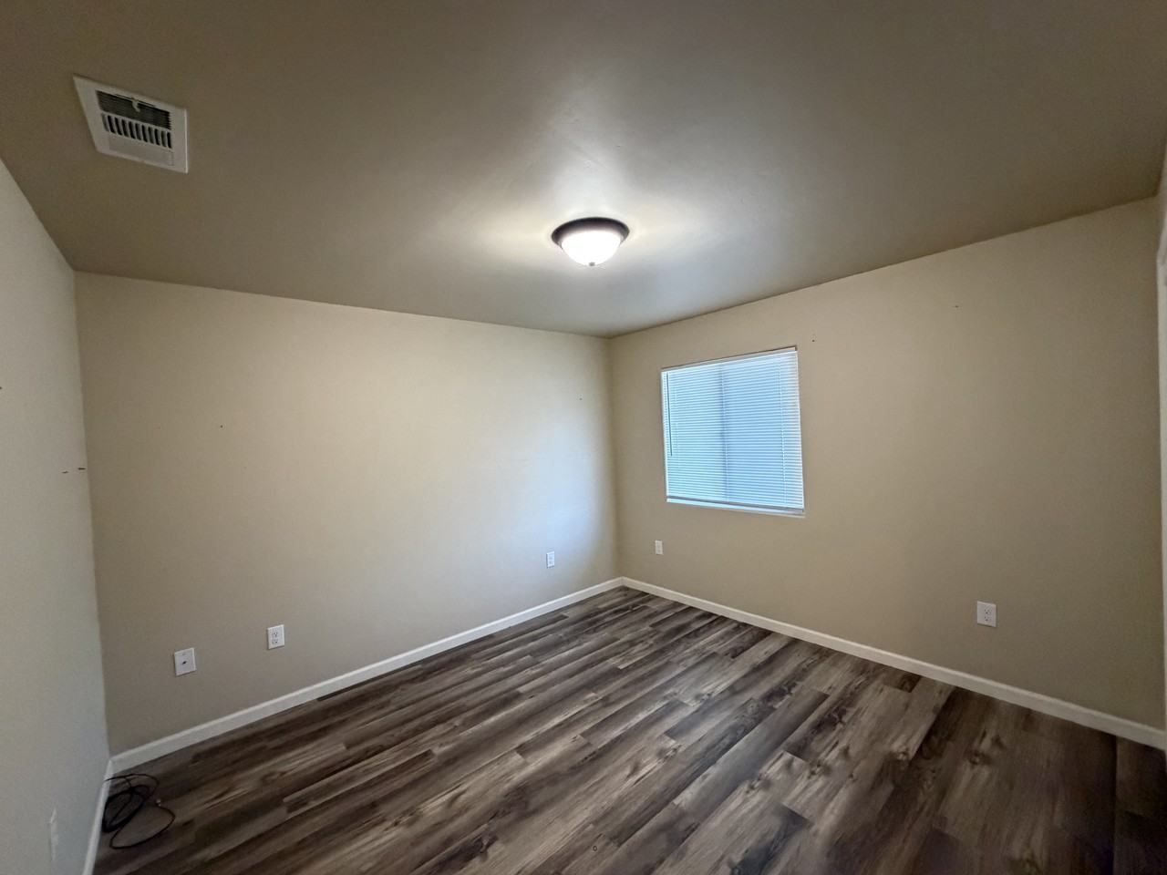 205 Warren Ave - Photo 4 of 11