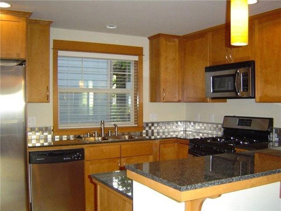 5006 11th Ave NE Unit A Seattle WA 98105 LCG (C) - Photo 4 of 16