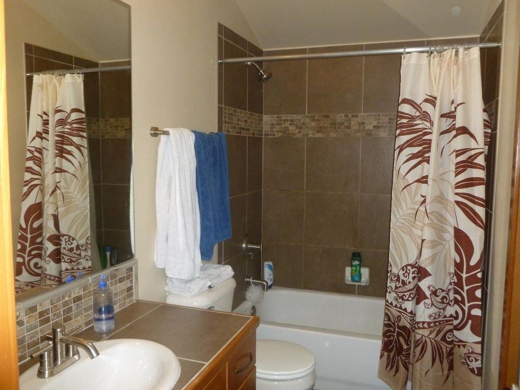 5006 11th Ave NE Unit A Seattle WA 98105 LCG (C) - Photo 7 of 16