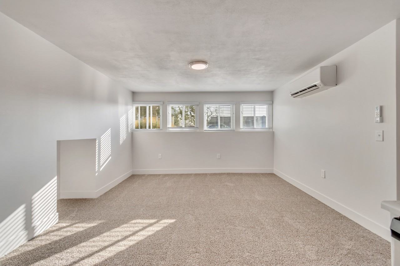 2066 W Quailstone Drive - 2 Downstairs - Photo 6 of 12
