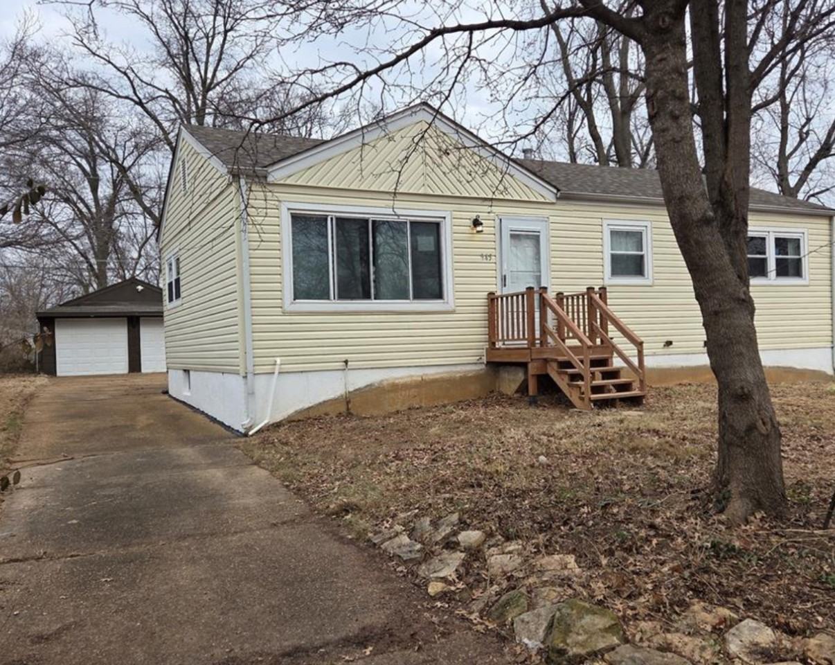 945 Edgehill Dr #1 - Photo 2 of 6