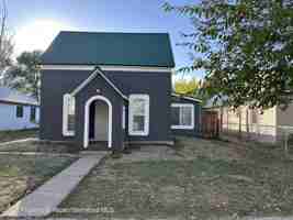 featured image of 586 Rose St