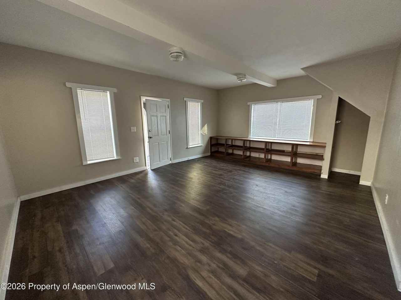 586 Rose St - Photo 3 of 23