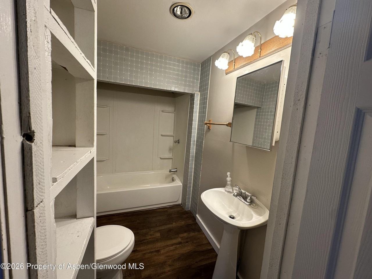 586 Rose St - Photo 4 of 23