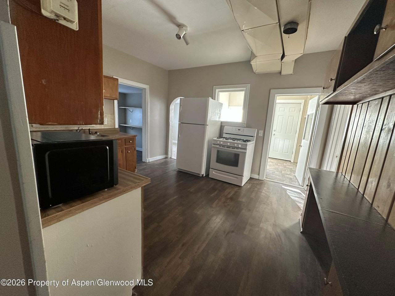 586 Rose St - Photo 6 of 23