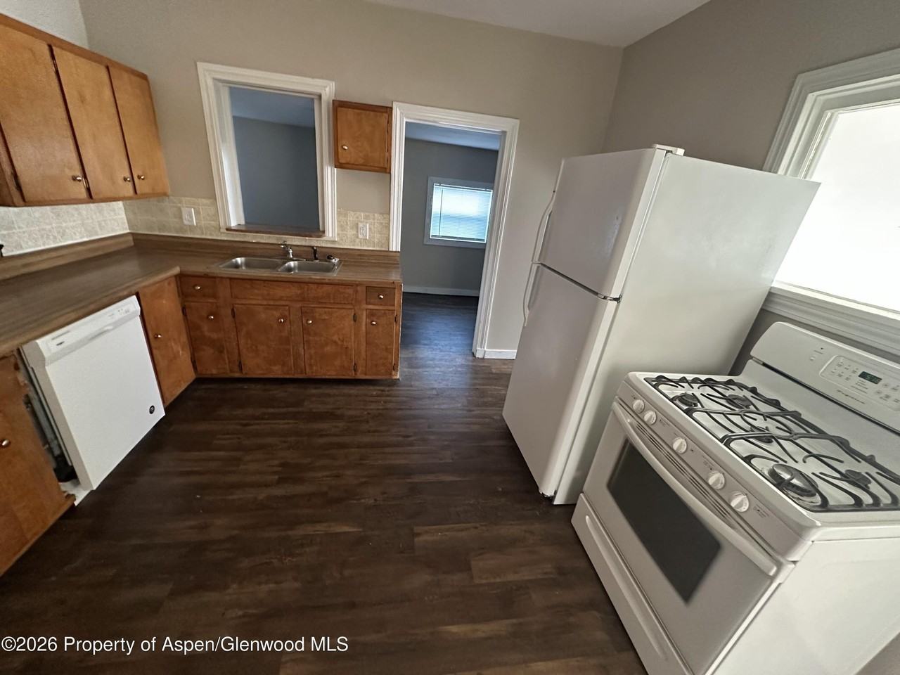 586 Rose St - Photo 7 of 23