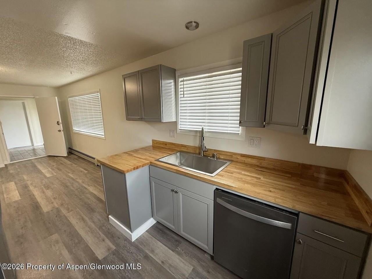 724 Tucker St - Photo 6 of 7