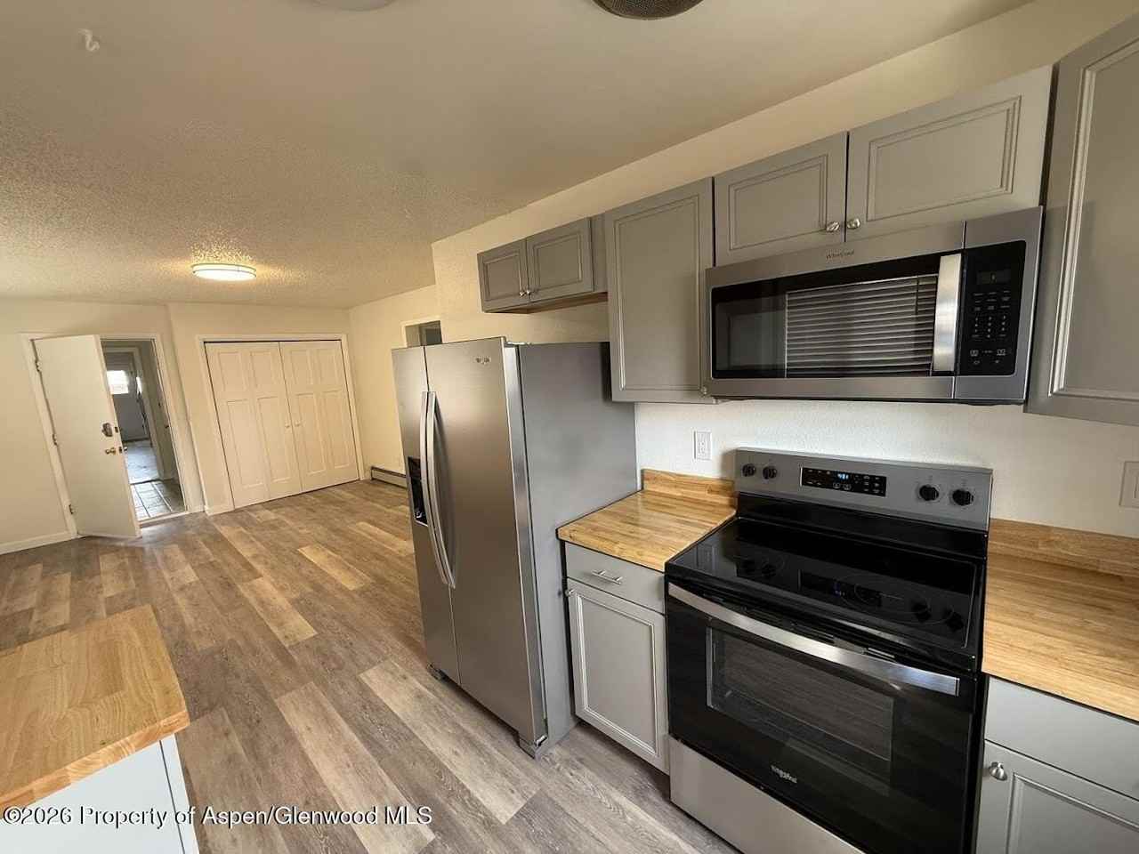 726 Tucker St - Photo 3 of 7