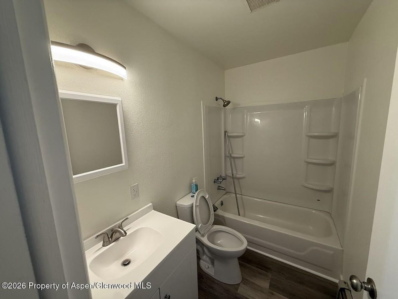 726 Tucker St - Photo 4 of 7