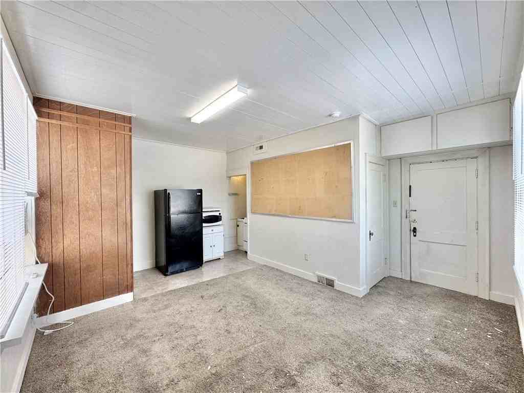 645 W Dickson St #10 - Photo 3 of 7