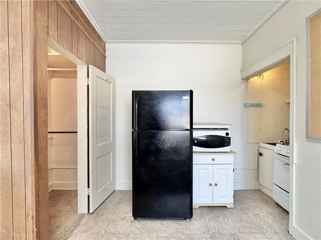 645 W Dickson St #10 - Photo 5 of 7