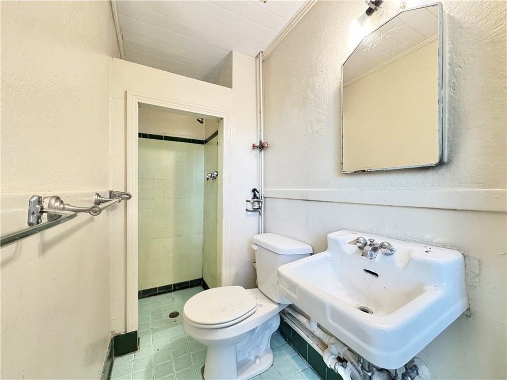 645 W Dickson St #10 - Photo 7 of 7