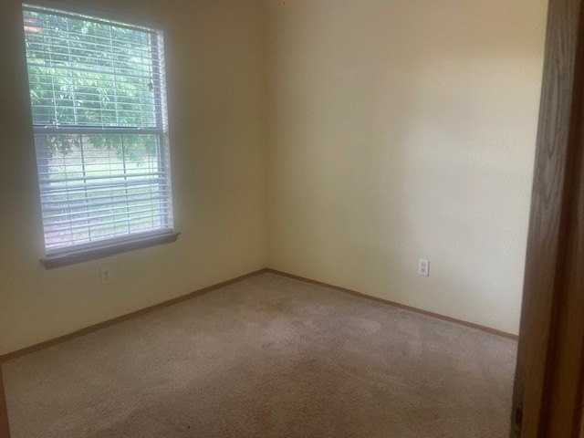 2528 Woodford St - Photo 5 of 13