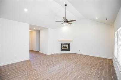 924 Parker Ln - Photo 3 of 26