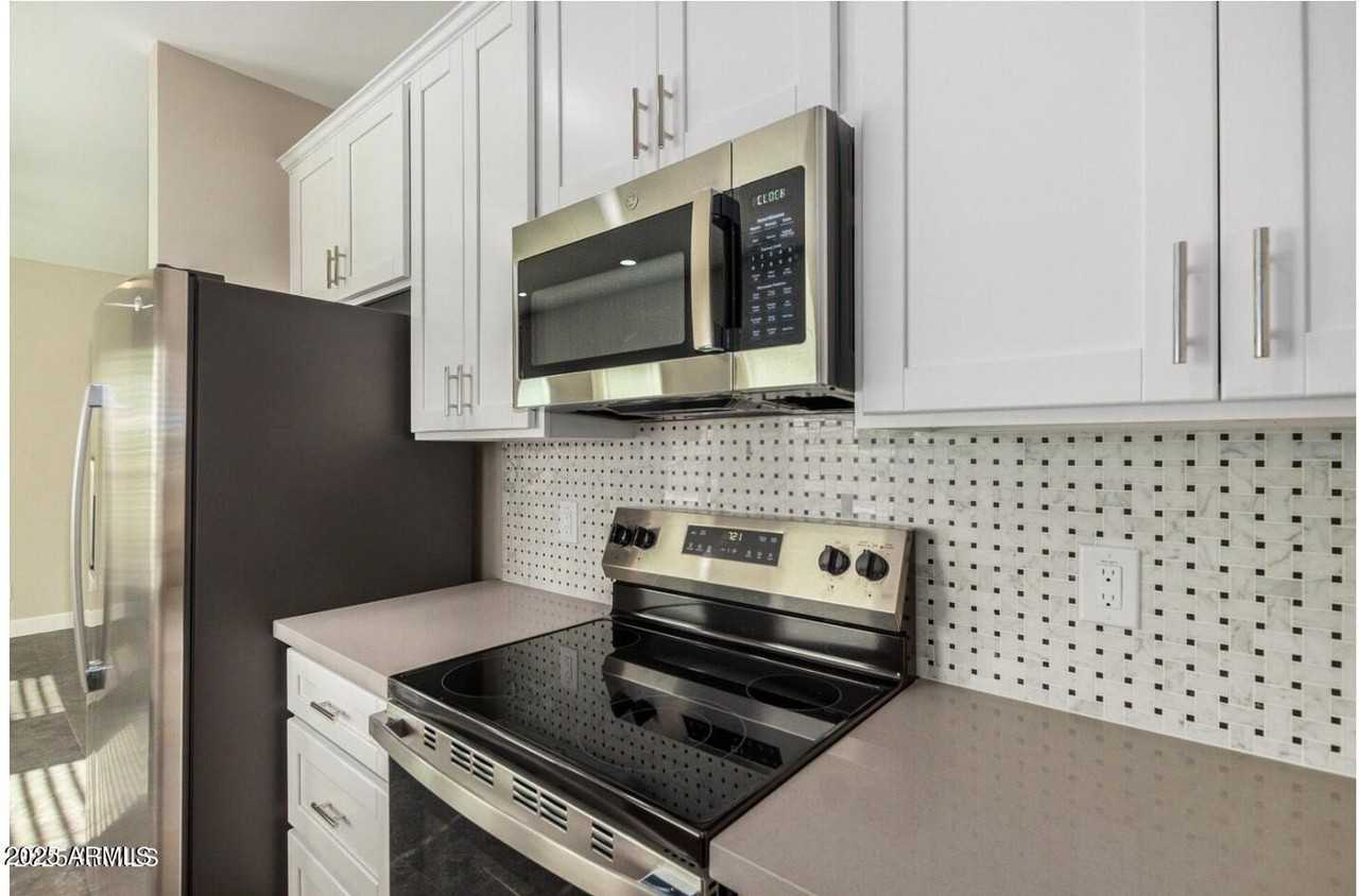 1305 E Madison St #3 - Photo 6 of 14