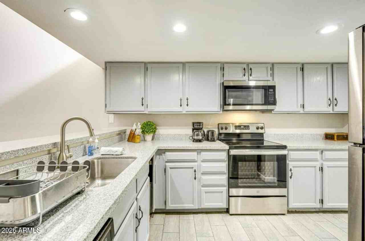 14236 N 23rd St - Photo 7 of 27
