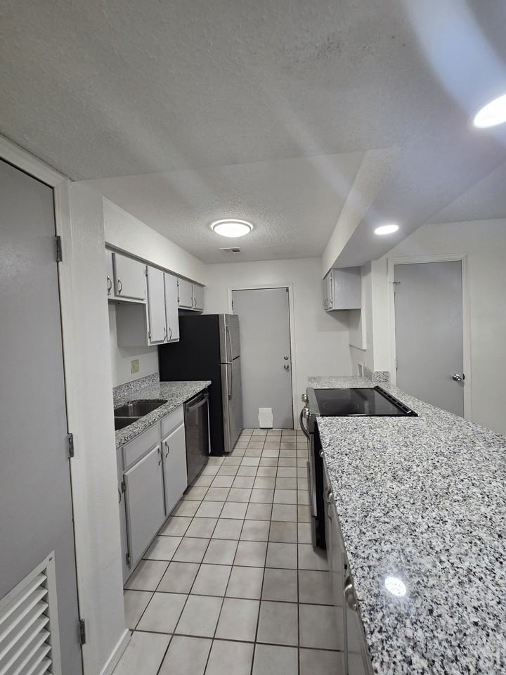437 South Paula Avenue - Photo 5 of 17