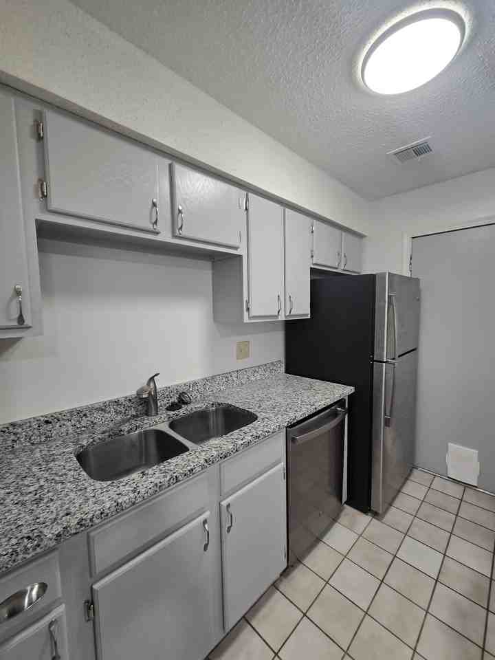 437 South Paula Avenue - Photo 7 of 17