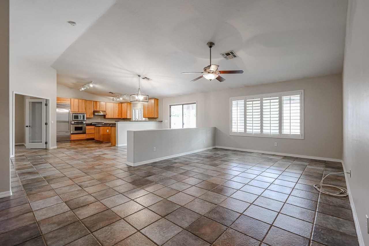 5215 E Wallace Ave - Photo 2 of 24