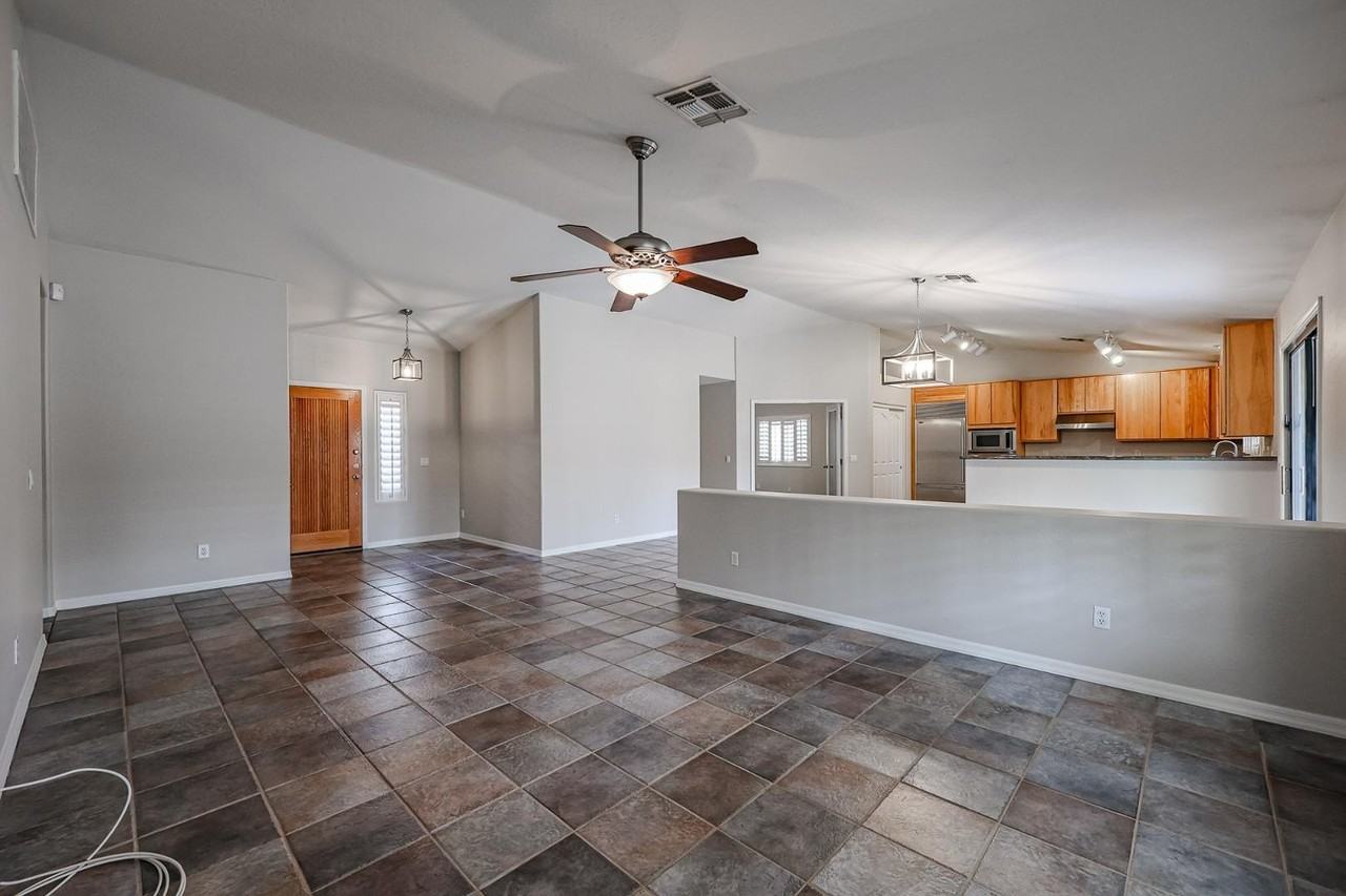 5215 E Wallace Ave - Photo 4 of 24