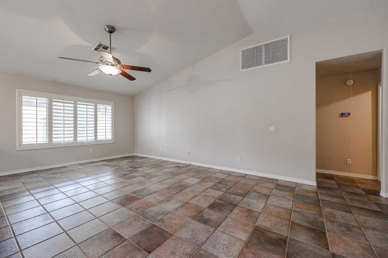 5215 E Wallace Ave - Photo 7 of 24