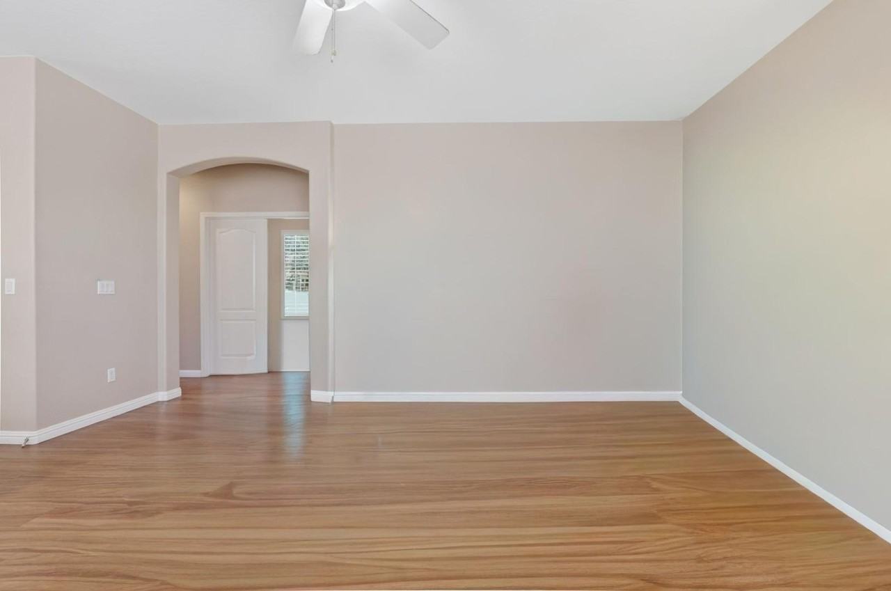 881 S Porter St - Photo 4 of 26