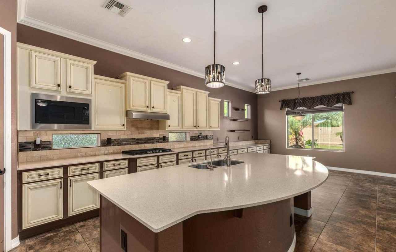 19408 W Pasadena Ave - Photo 4 of 18