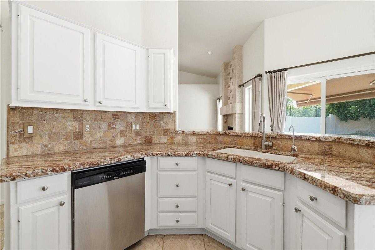 2207 E Tahitian Way - Photo 3 of 50