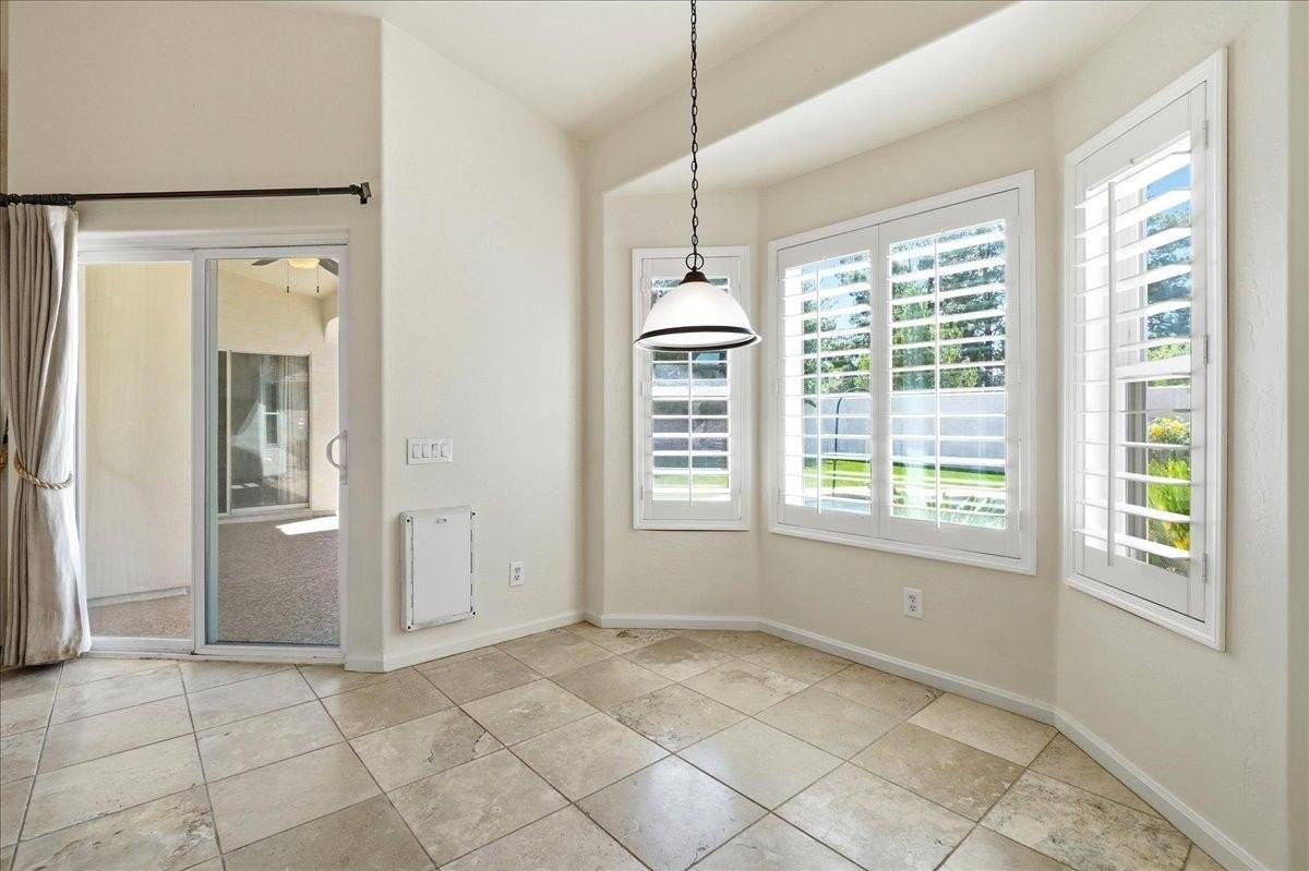 2207 E Tahitian Way - Photo 4 of 50