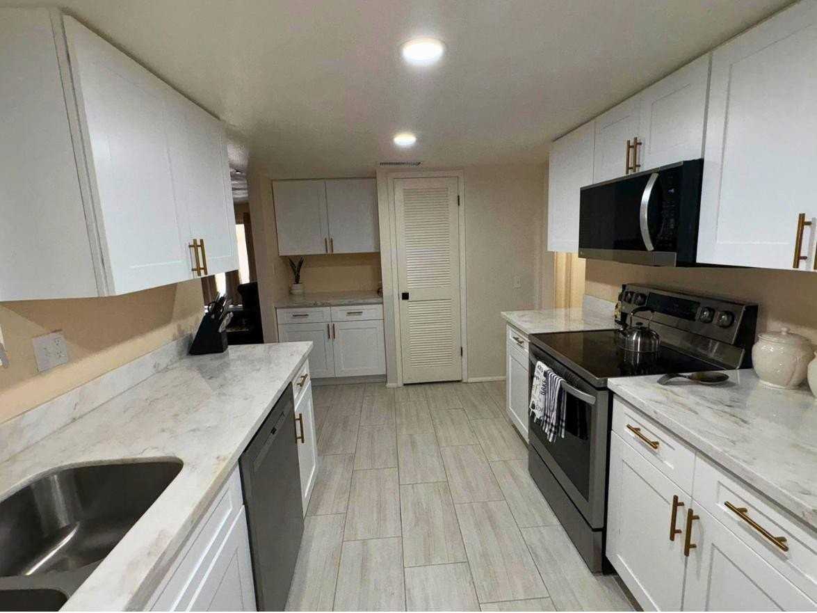 10210 W Burns Dr - Photo 2 of 22