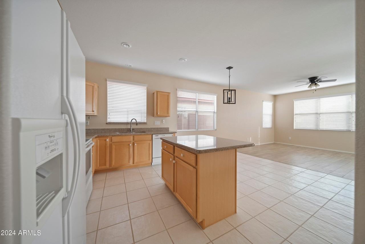 17731 N Becke Ln - Photo 5 of 29